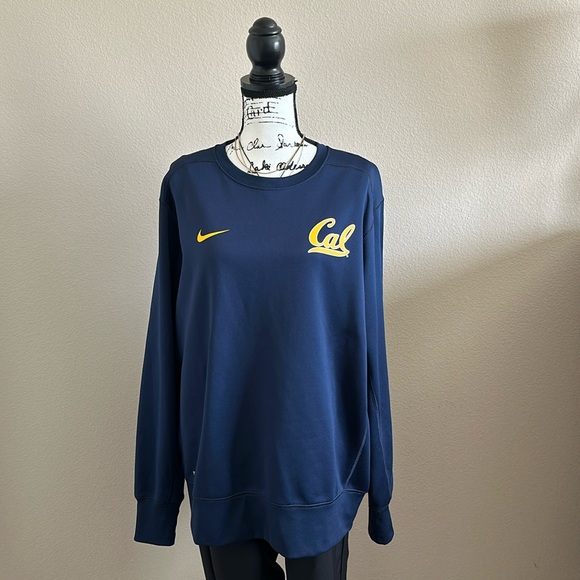 ✨Host Pick✨Nike | Cal Berkeley Classic Therma-fit Versatile Crew - Picture 2 of 6
